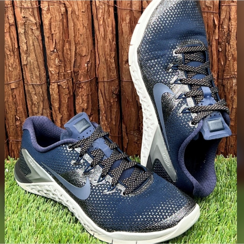 Size 7 Nike Metcons